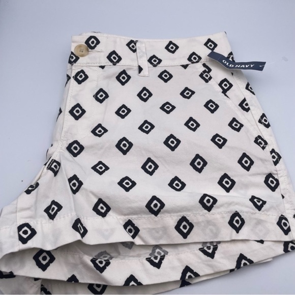 Black and White Shorts Old Navy Size 4 NWT Diamond Pattern - Picture 4 of 9